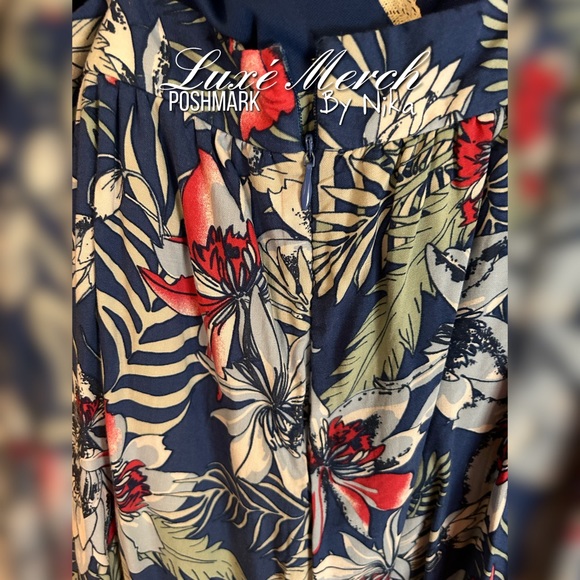 🌺Floral Romper by Kinnucans Size Large🌺 - Picture 5 of 5